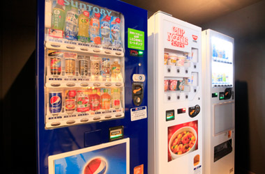 自動販売機(清涼飲料水、アルコール、軽食)